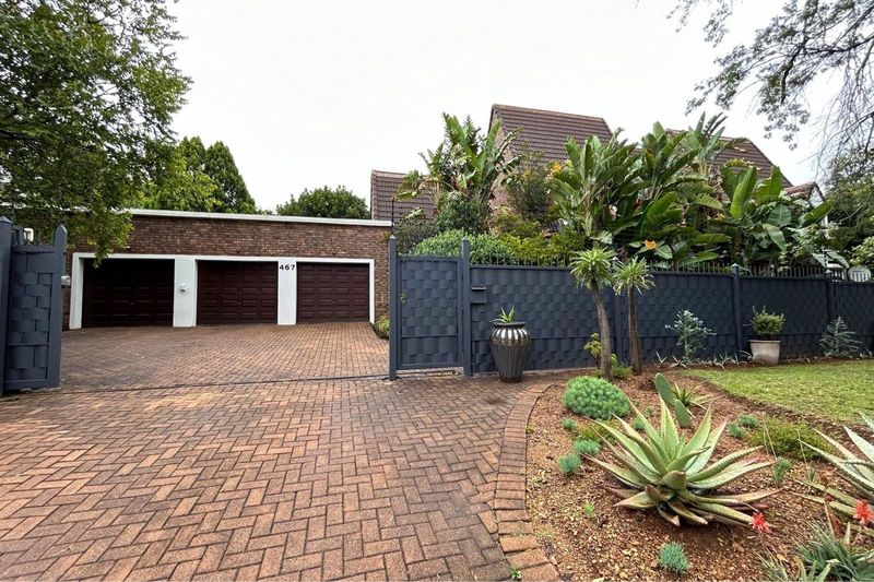 4 Bedroom House for sale in Safe Waterkloof/ Brooklyn