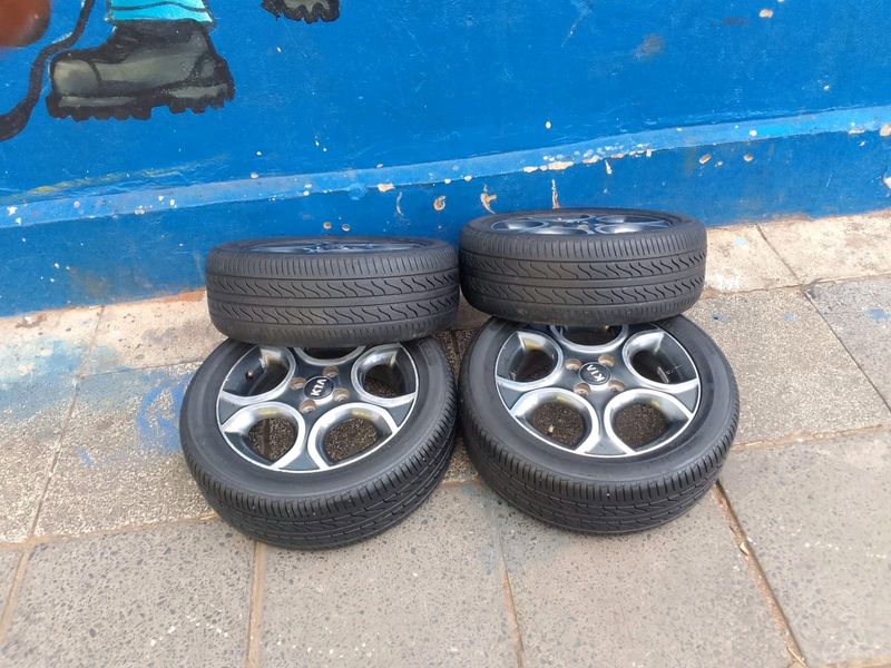 set of 15inches original KIA picanto mags 4x100 PCD with tyres this set are in perfect condition