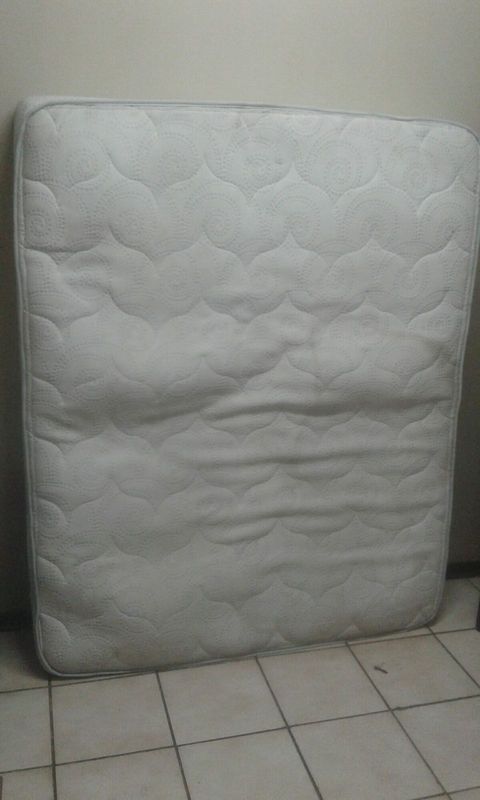 Queen size bed mattress