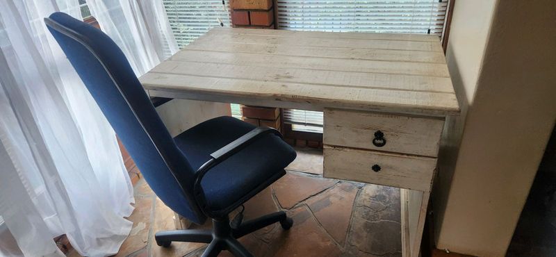 Large desk R900