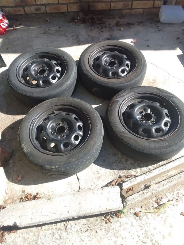 14inch rims with tyres &#43; 646 Battery  for Sale