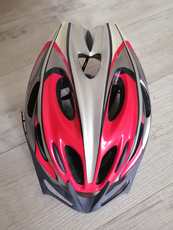 GES Axion Mountain bike helmet (Great condition) R300