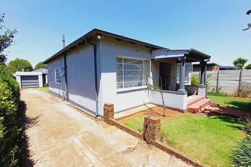 Charming 3 Bed Home with Single Garage For Sale in Krugersdorp North