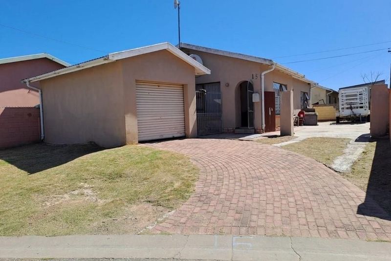 *** DRASTICALLY REDUCED *** LOVELY 3 BEDROOM HOUSE IN KWAMAGXAKI!