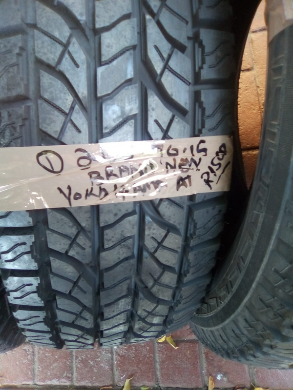 1xBrand new out the box Yokohama AT tyre 255/70/15