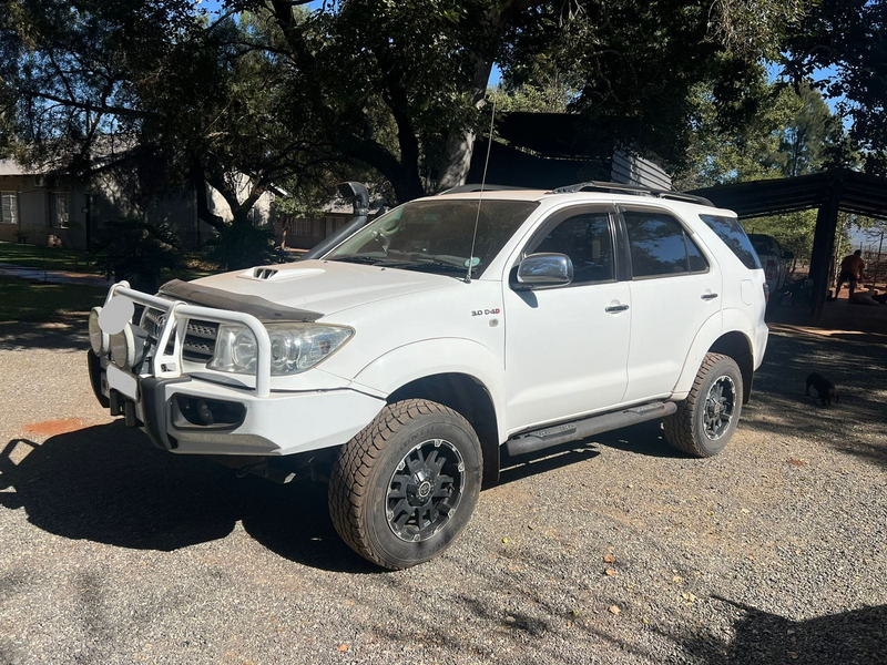Toyota Fortuner 3.0 D4D Raised Body 4x4 Manual For Sale (009587)