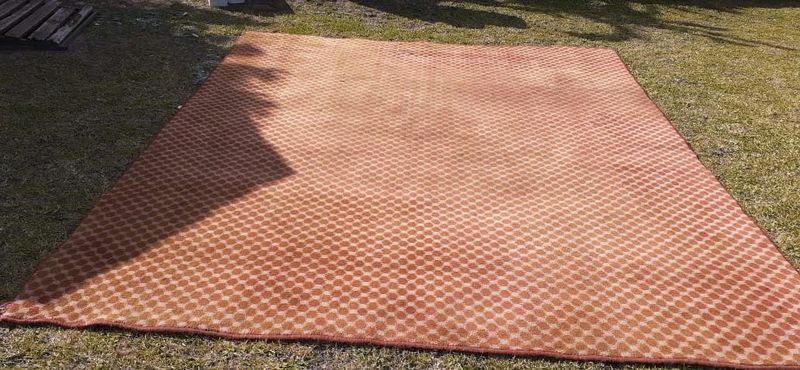 Red and white carpet for sale