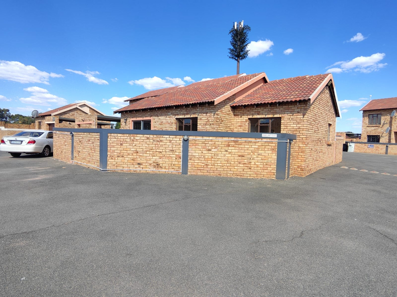 TO LET:  3 BEDROOM UNIT IN GREENHILLS RANDFONTEIN