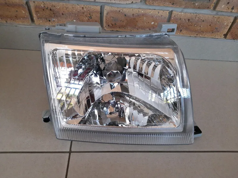 NISSAN HARDBODY 1999/04 BRAND NEW HEADLIGHTS FORSALE PRICE:R995 EACH