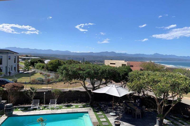 Beautiful, secure, 4-bedroom home with sea views in Plettenberg Bay on the Garden Route