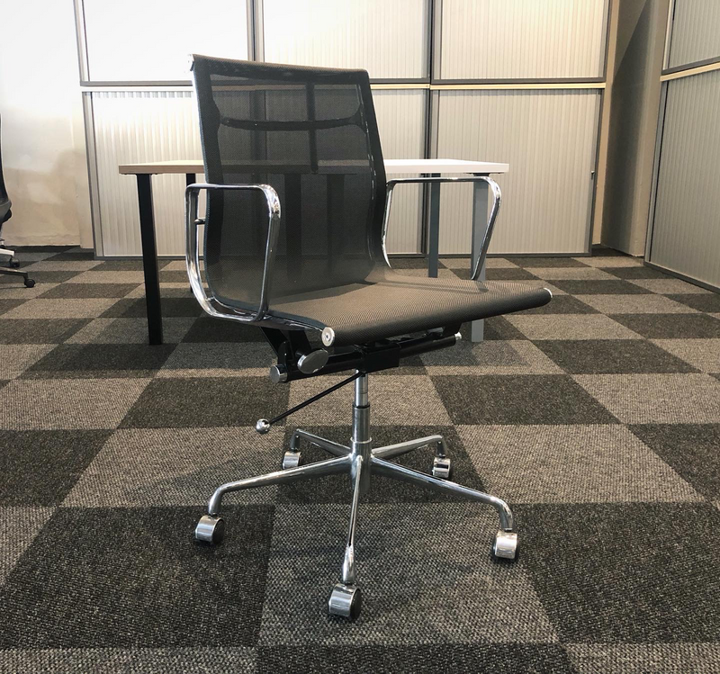 CLEARANCE SPECIAL - Ergonomic Mesh Eames Office Chair
