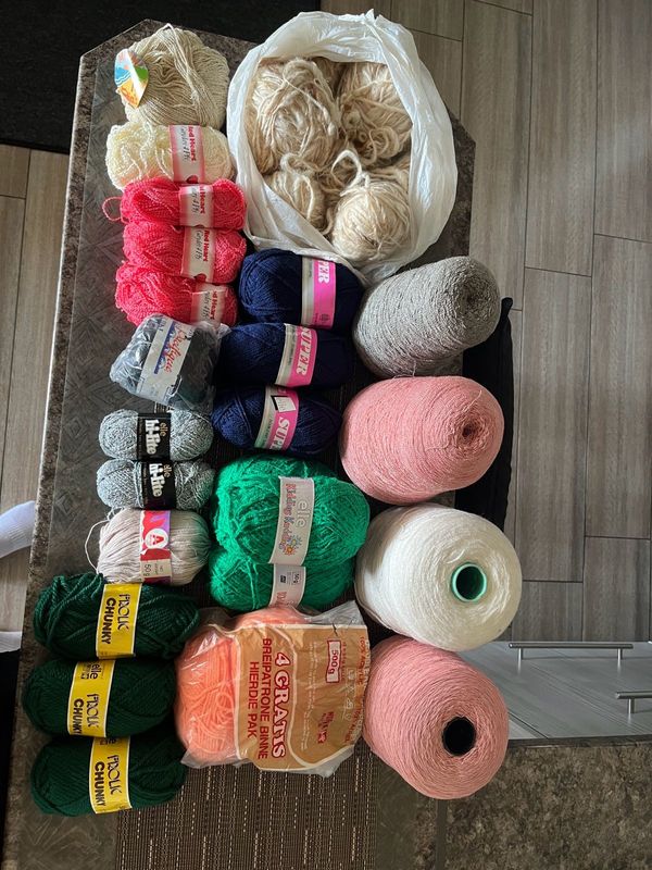 Wool bunch of all types, take the lot
