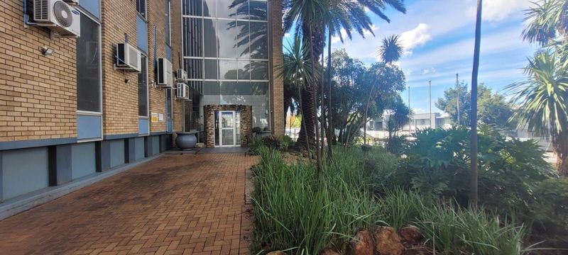 Isando Business Park | Stand-alone Building to Let in Kempton Park