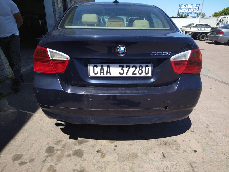 BMW E90 320I MANUAL BREAKING UP FOR SPARES