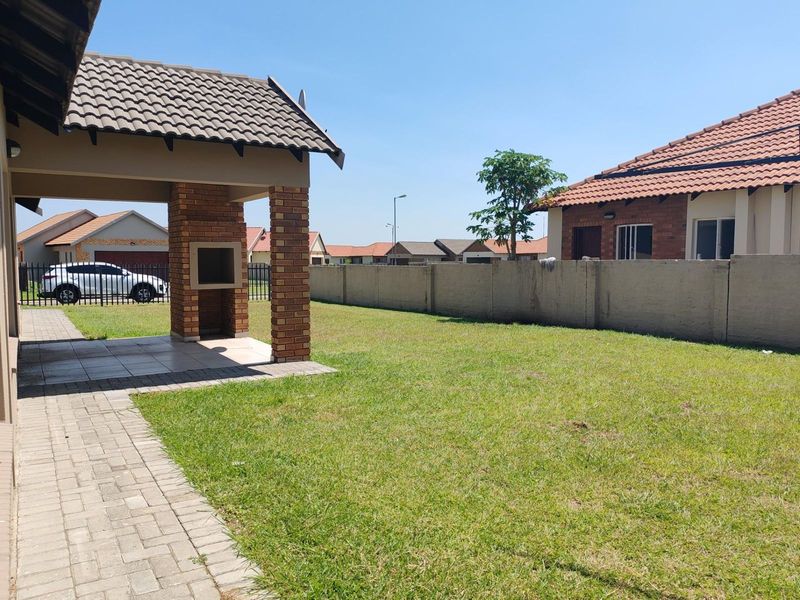 House in Waterkloof AH To Rent