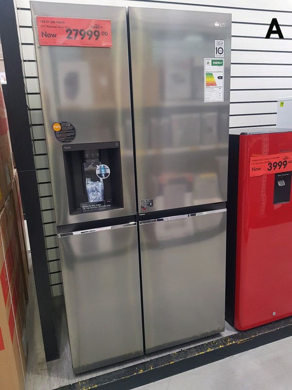 LG 611l Plumbed fridge GC-J257SLSS (shop soiled) A