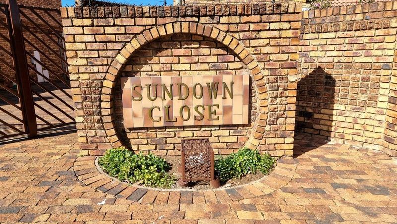 Private 3 bedroom townhouse in Brackendowns in sought after complex