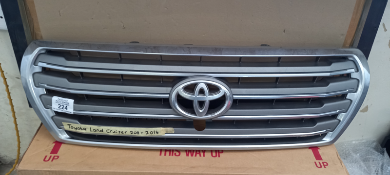 Toyota Land Cruiser Front Upper Grille (2010 - 2014)