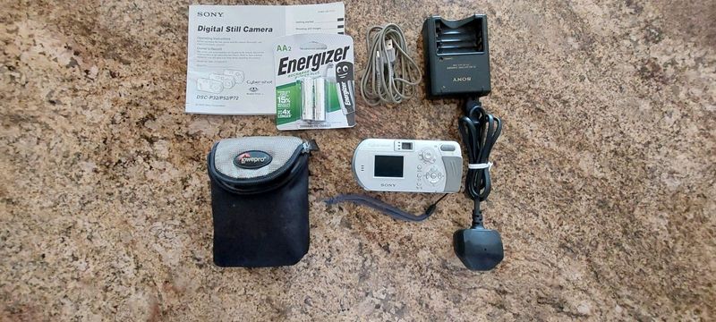 Sony Cybershot Digital Still Camera. Charger and Owner manual and pouch. R800 Negotiable.