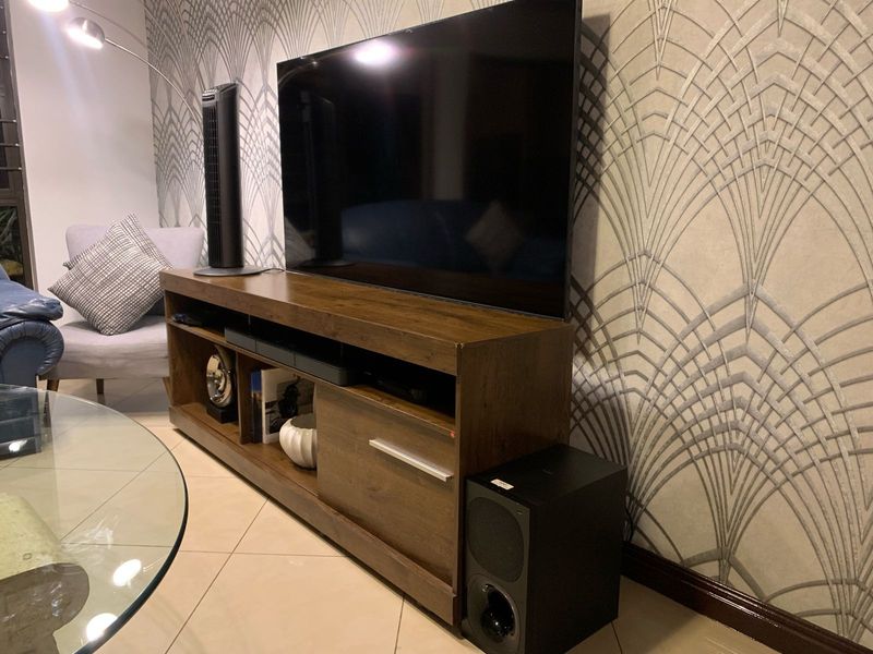 Brown Wood Plasma Stand in Great Condition