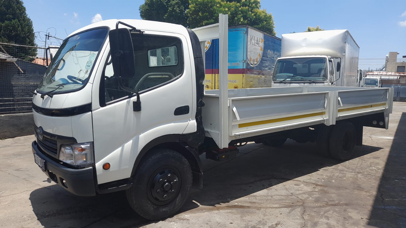 Toyota dyna 4ton dropside in a great condition for sale at an amazingly cheapest amount