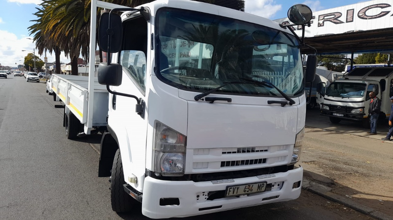Isuzu frr 500 5ton dropside in a mint condition for sale at an affordable price