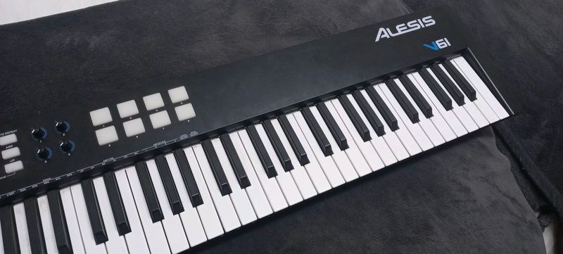 Alesis v61 Mk II Usb Midi keyboard