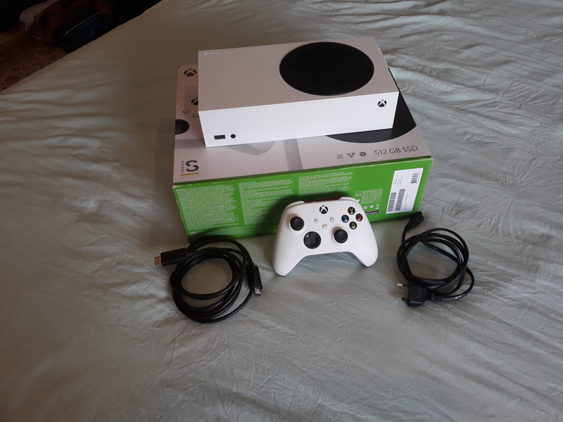 Negotiable Xbox Series S - White Digital 512 Giga - Exceptional condition!