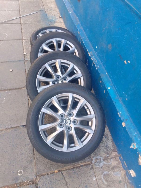 A set of 16inches  5x114 PCD mags with tyres fit Toyota corolla/ mazda 3/KIA Cerato koup/Hyundai i30