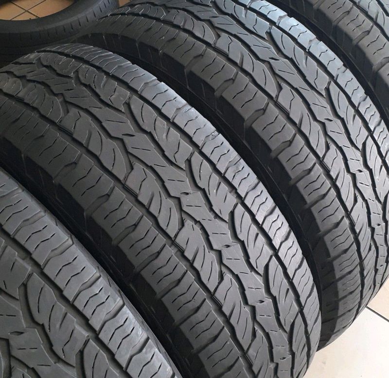 255/60/18×4 Dunlop grand track for sale call/whatsApp 0631966190 for details.