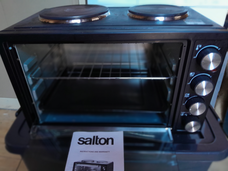SALTON  (2- Plate Oven &amp; Stove)