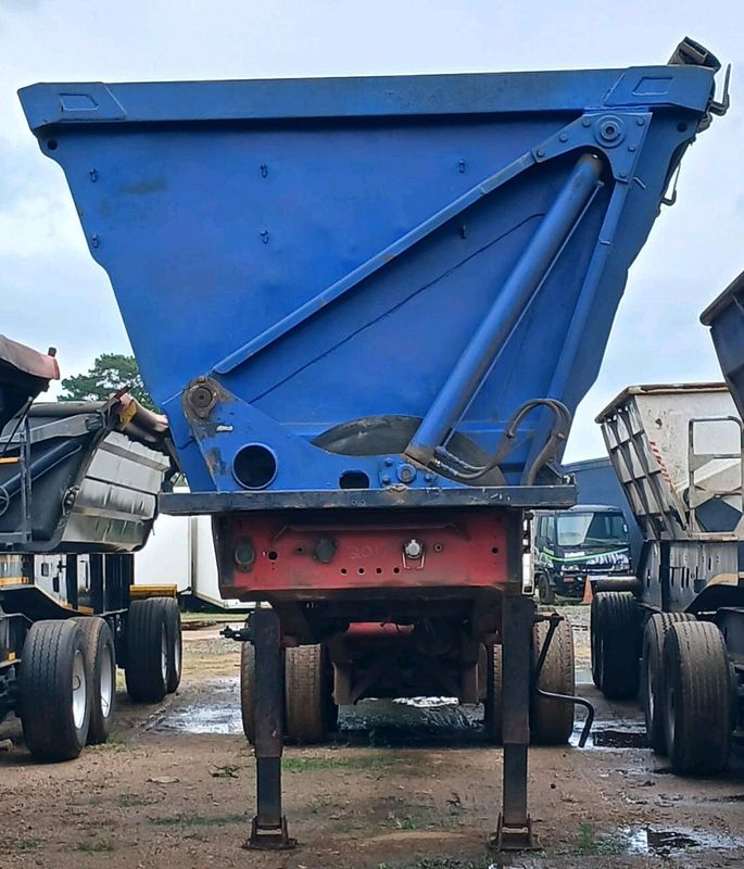 MUST HAVE  SIDE TIPPER TRAILER