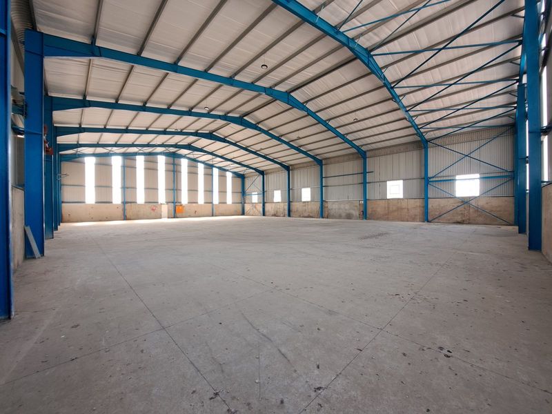 Large warehouse on N3 corridor zoned for hazardous storage