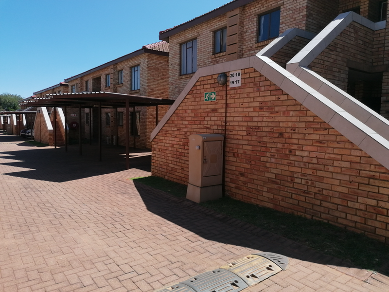 R520,000 - 2 Bedroom Ground Floor Flat in Helikon Park Randfontein