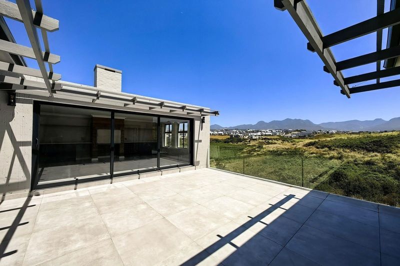 Where mountains collide with Luxury in Kingswood Golf Estate