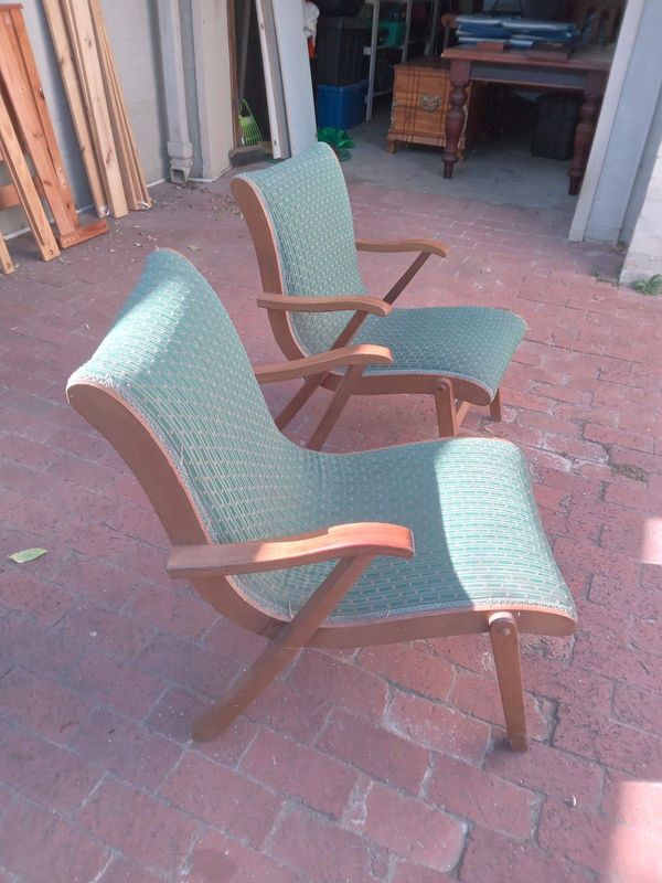 Pair of 2 old style chairs for sale