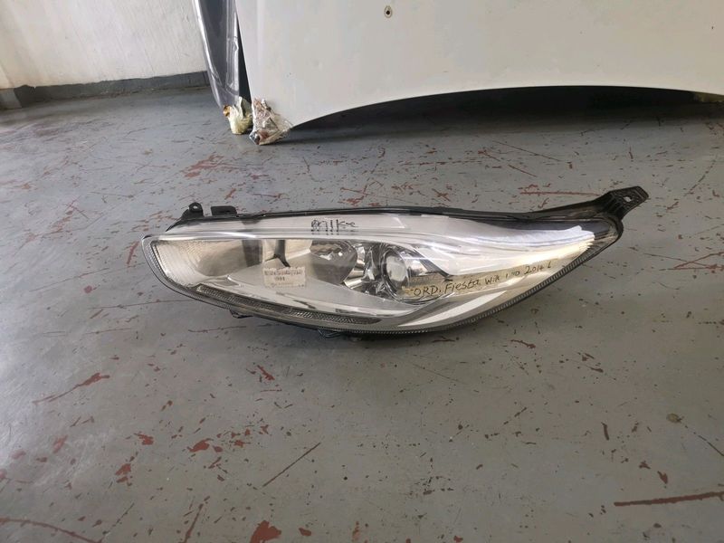 FORD FIESTA HEADLIGHT