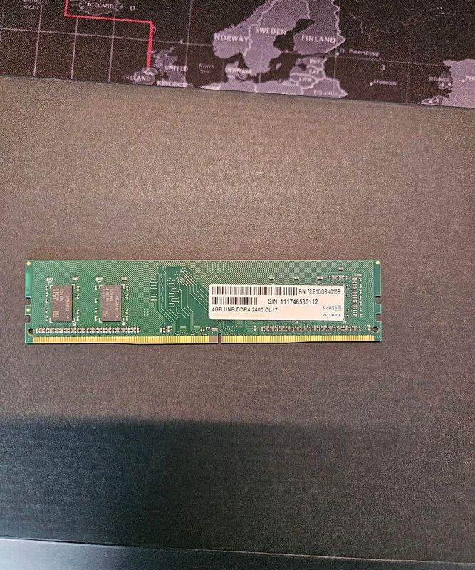 Two d d r4 ram sticks 2400mhz 4gb for sale