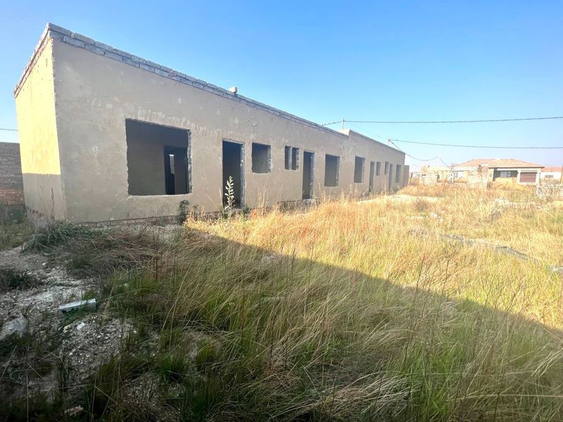4 Bedroom house in Mohlakeng For Sale