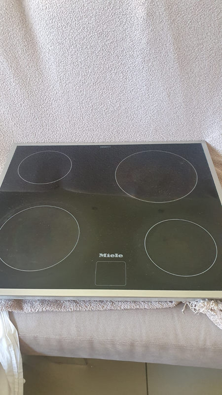 Miele 4 Plate electric stove and extractor