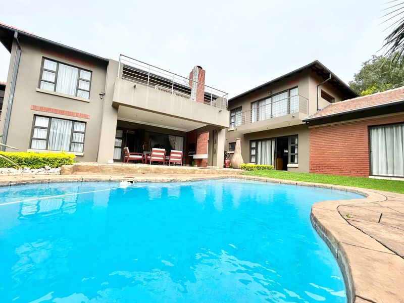 Exceptional 6-Bedroom Family Residence with Private Flatlet in Prestigious Midstream Estate