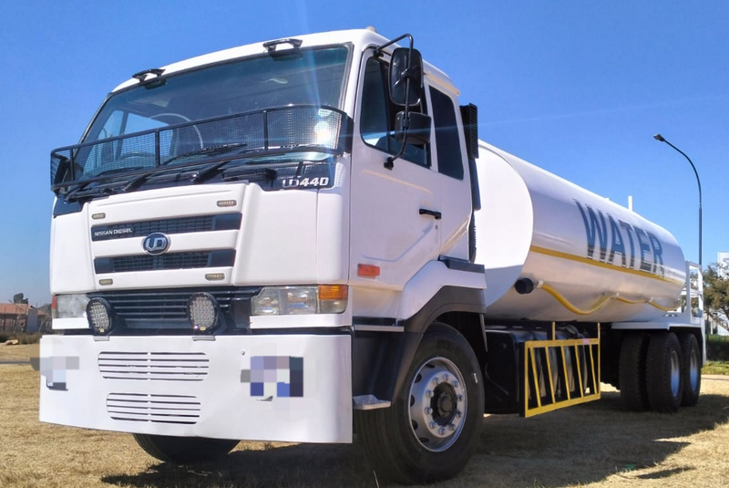 NISSAN UD 440  WATER TANKER FOR SALE !!!!