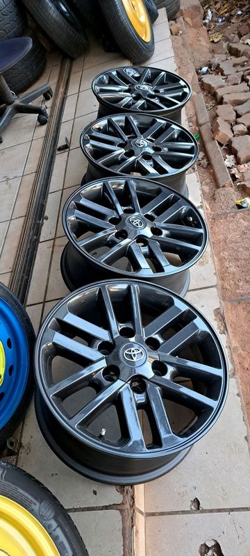 A set of 17inch Toyota hilux ,Gd6 mags
