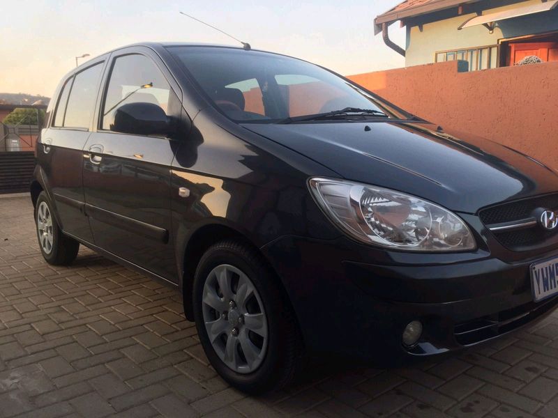 Black Hyundai Getz 2010