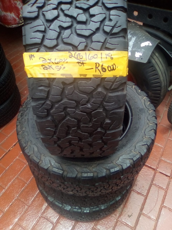Set of 4 BF Goodrich KO2 AT tyres 265/60/18 2x60% 2x50%
