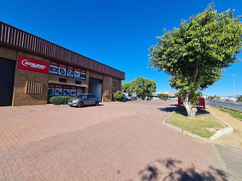 390m² Warehouse available in Montague Gardens