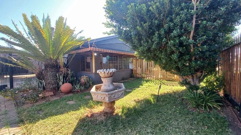 Your Perfect Family Retreat: Spacious Living in the Heart of West Park, Pretoria!