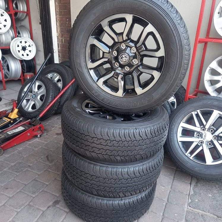 Toyota Hilux/ Fortuner original mags and tyres size