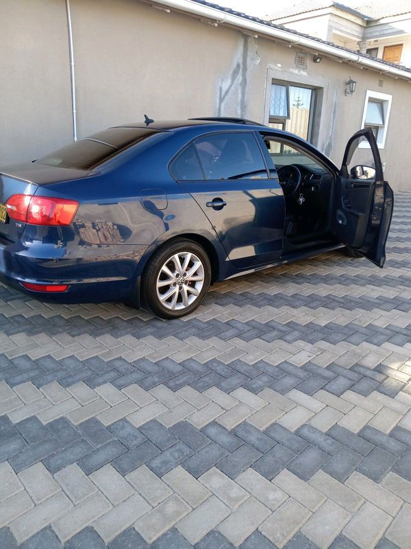 BLUE VW JETTA TSI 2014 GOOD CONDITION GOOD LOOKING PRICE NEGOTIABLE TELL.. ZIKISHE ON 0737152292