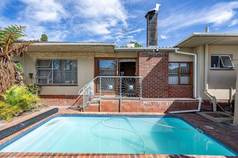 Large Family home in the leafy suburb of Morgenster Heights/Aurona